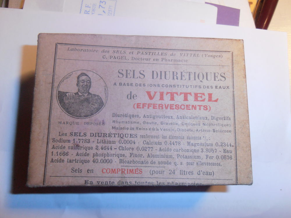 boite ancienne "VITTEL" 