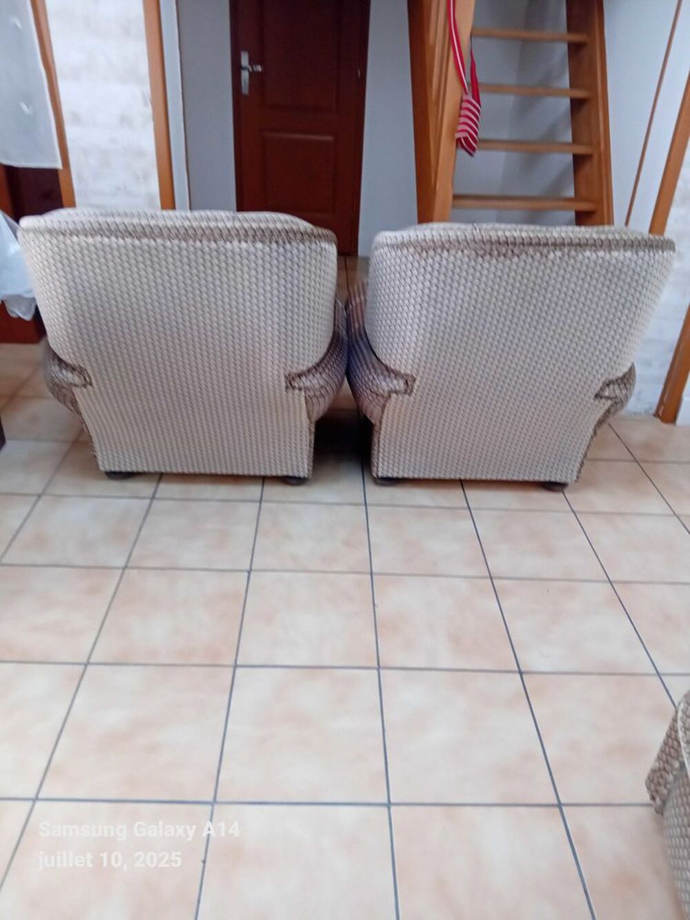 deux fauteuil velours en bon &eacute;tat paiement en main propre Meubles