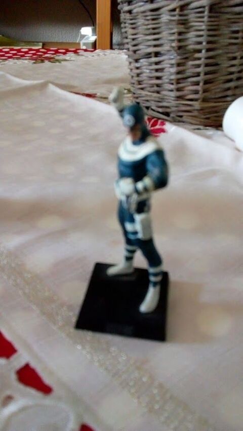 FIGURINE EN PLOMB  BULLSEYE numero 49 12 Le Bouscat (33)