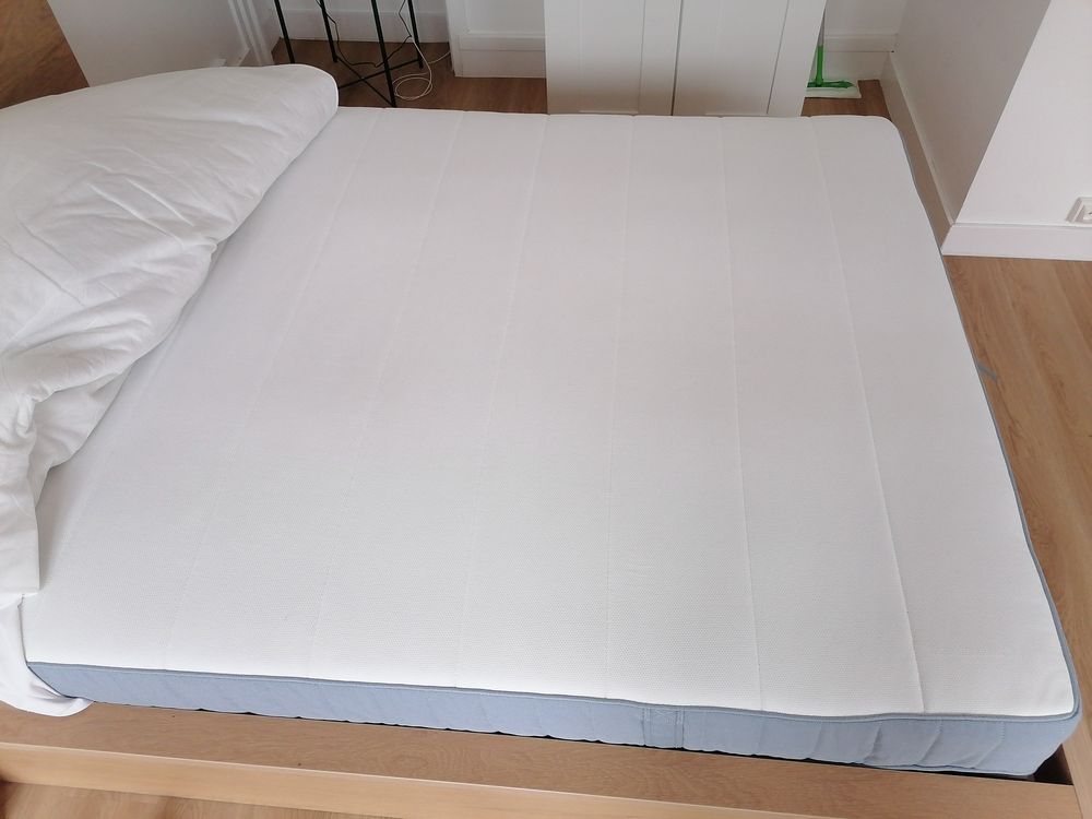 Lit coffre et matelas Meubles