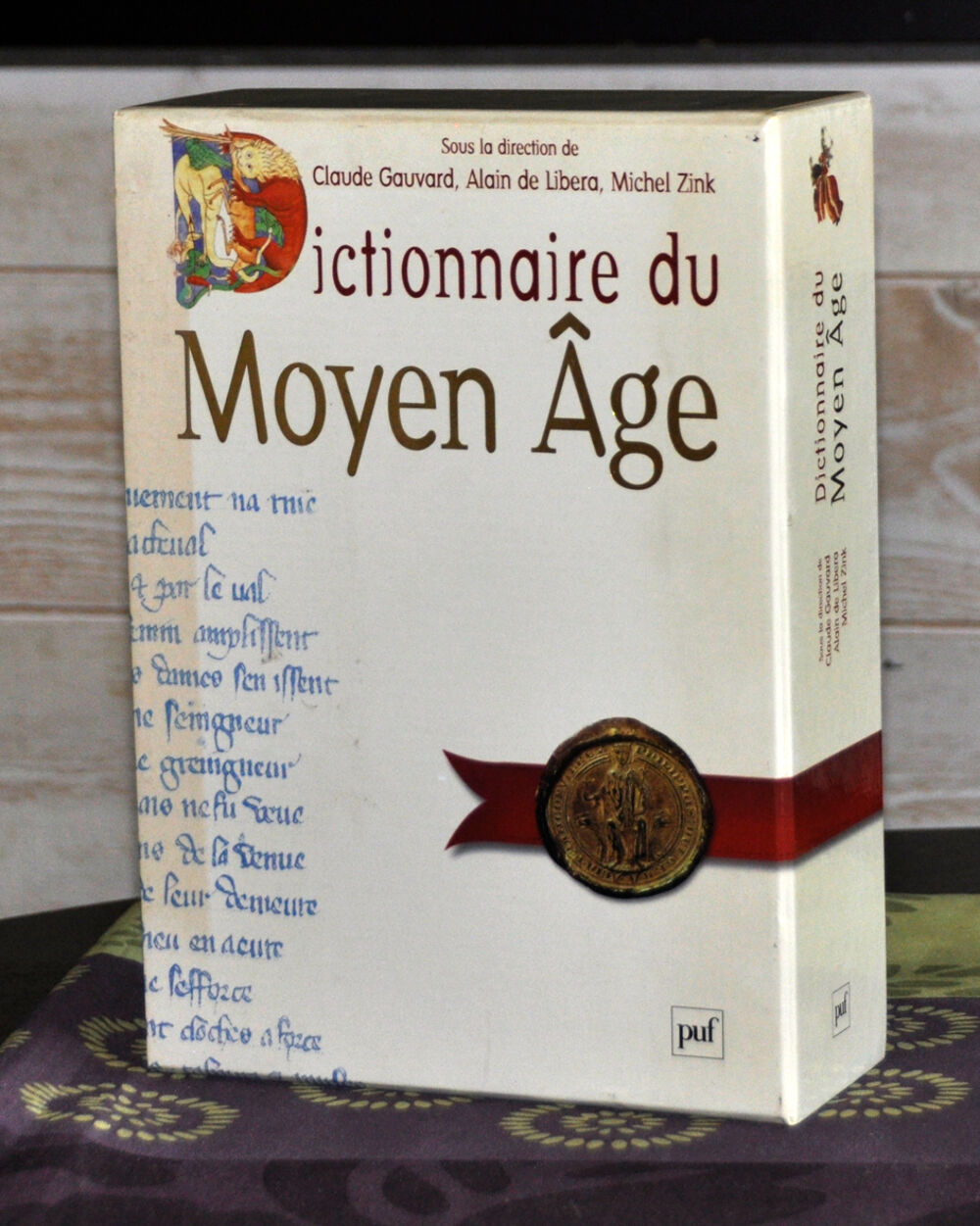 Dictionnaire du moyen-&acirc;ge dans son coffret Livres et BD