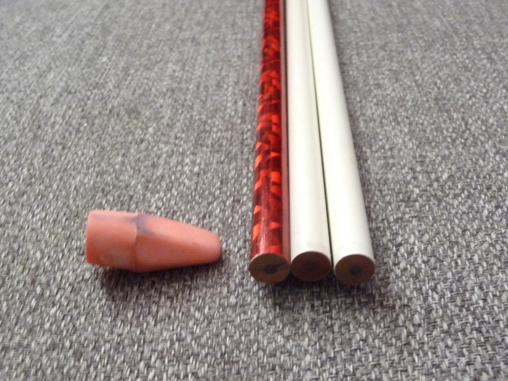 3 Crayons &agrave; Papier- 2 Blanc et 1 Rouge- Neuf Décoration