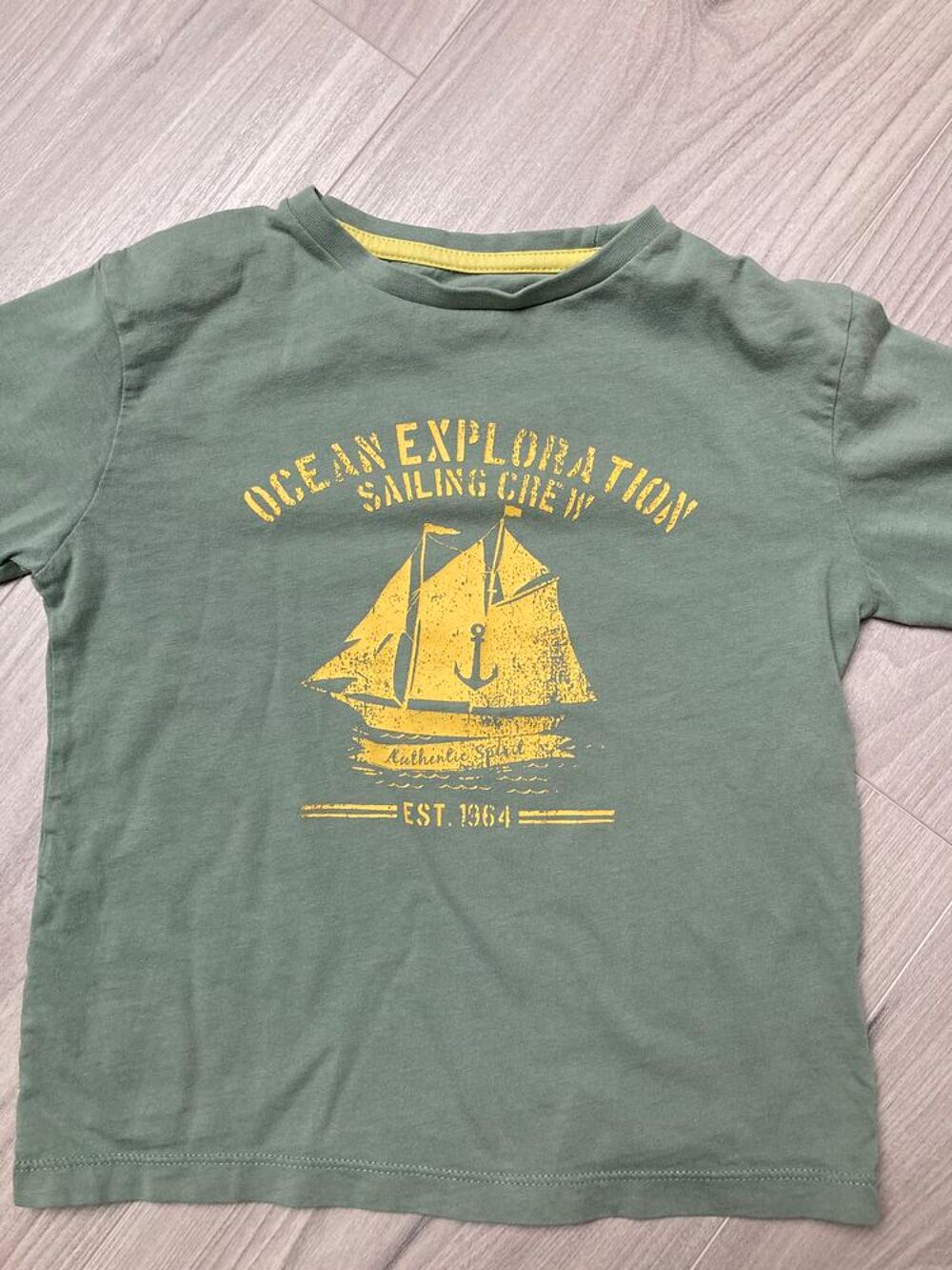 Tee-shirt manches longues , marque " Vertbaudet " taille 5 a Vêtements enfants