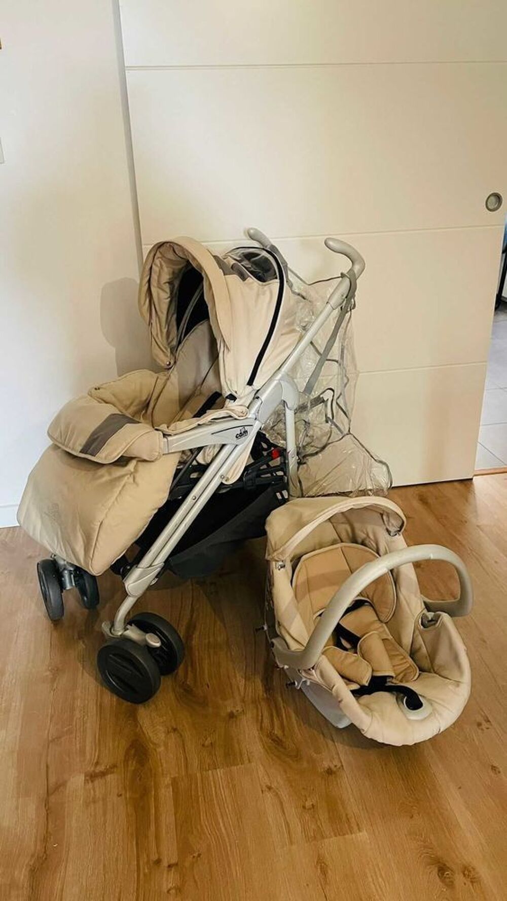 Maxicosi et Poussette 2en 1 en tr&egrave;s bon &eacute;tat Puriculture