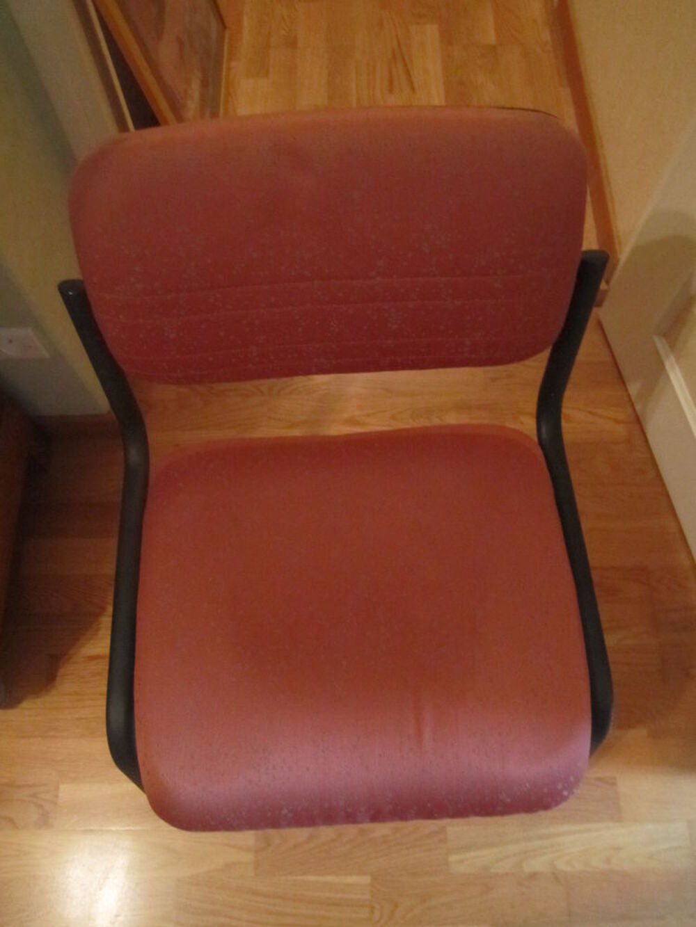 une tr&egrave;s jolie chaise en tissus orang&eacute; et autres mod&egrave;les Meubles