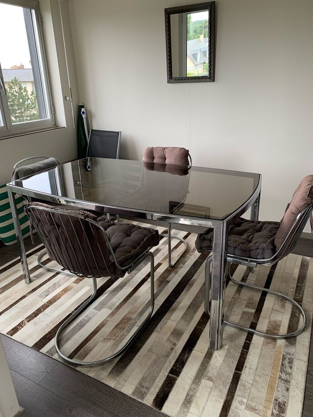 Table de salle &agrave; manger avec 4 chaises Meubles