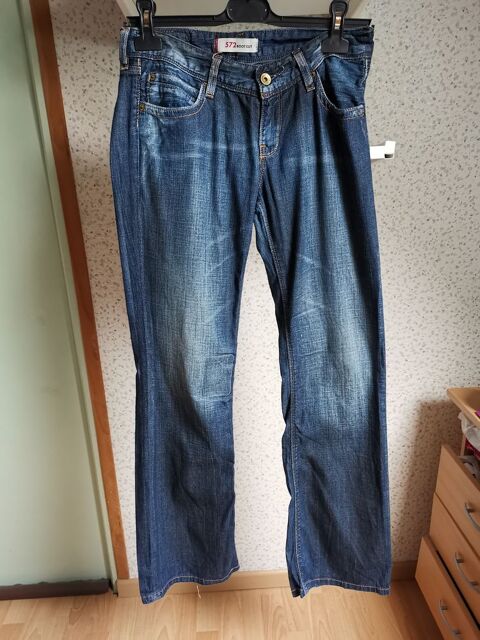 Jean lévi's 572 Boot cut 28X32, taille 38, coupe évasée 20 Villemomble (93)