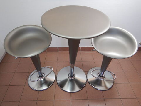 El�gant tabouret et table de bar Bombo de Magis 1150 Saint-Genis-Pouilly (01)