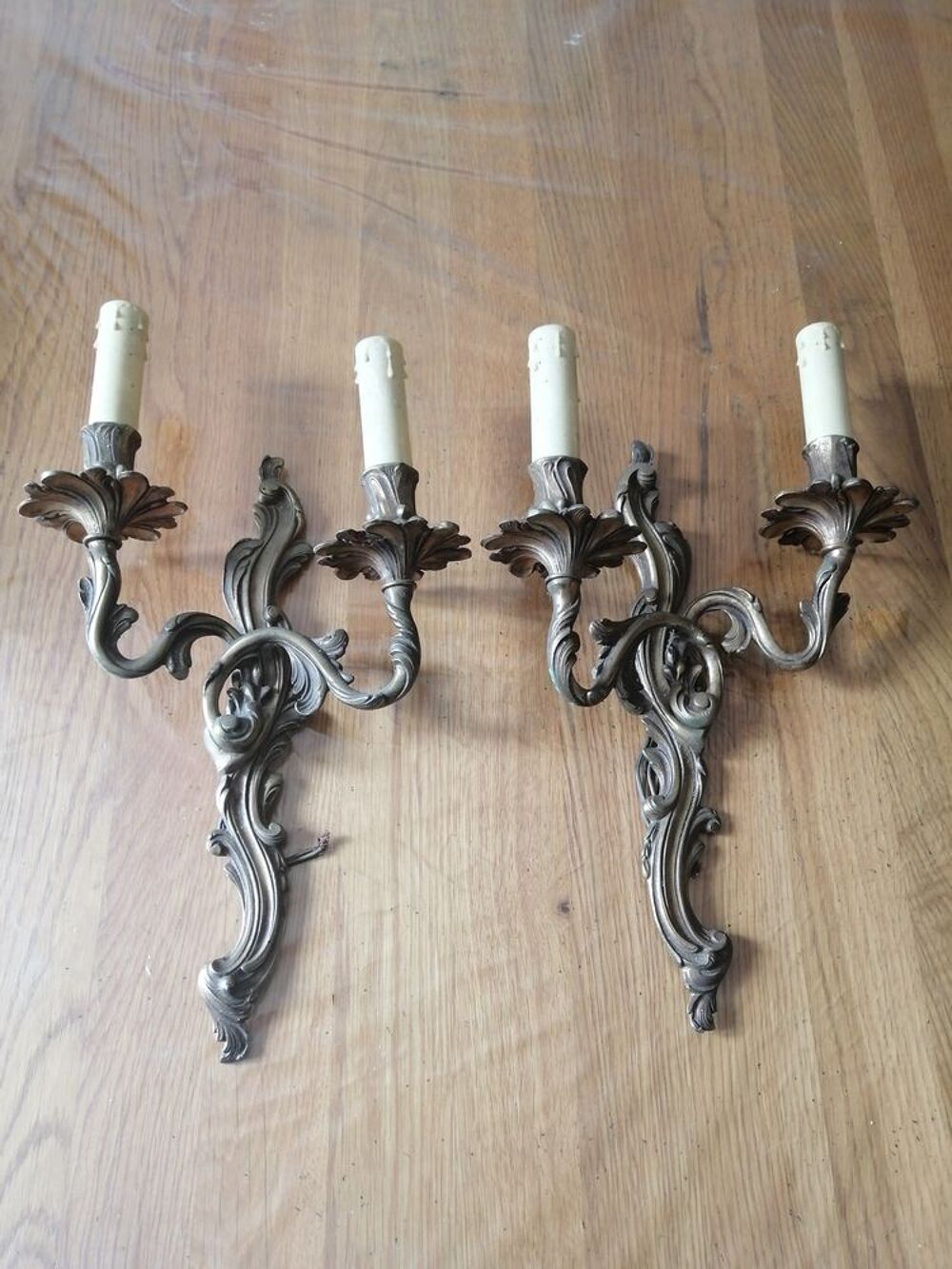 PAIRE D'APPLIQUE EN BRONZE STYLE LOUIS XV ROCAILLE
Décoration
