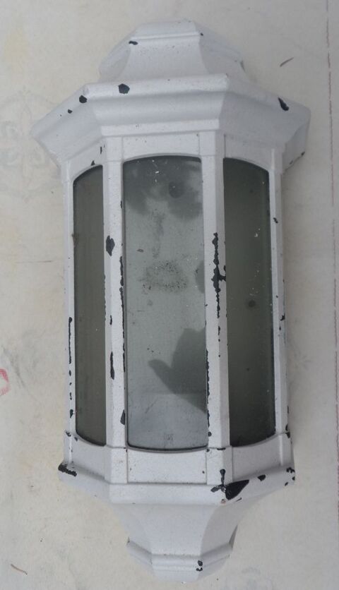 Lanterne extérieure blanche verre légèrement teinté verdâtre 10 Castries (34)