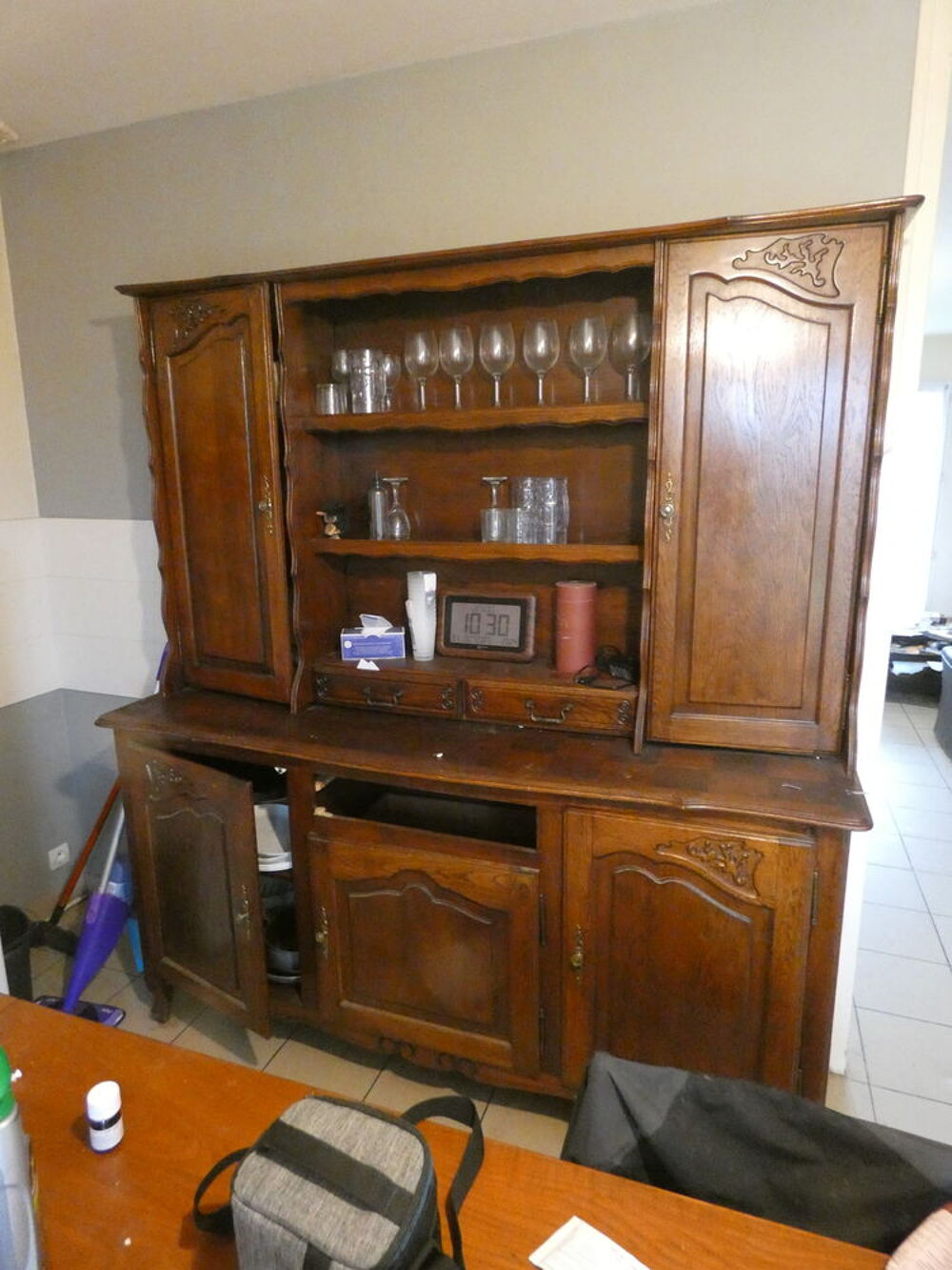 vaisselier grande taille tr&egrave;s bon &eacute;tat Meubles