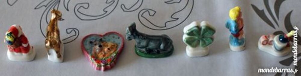 Lot de f&egrave;ves Disney &amp; Portes-bonheur en porcelaine 
