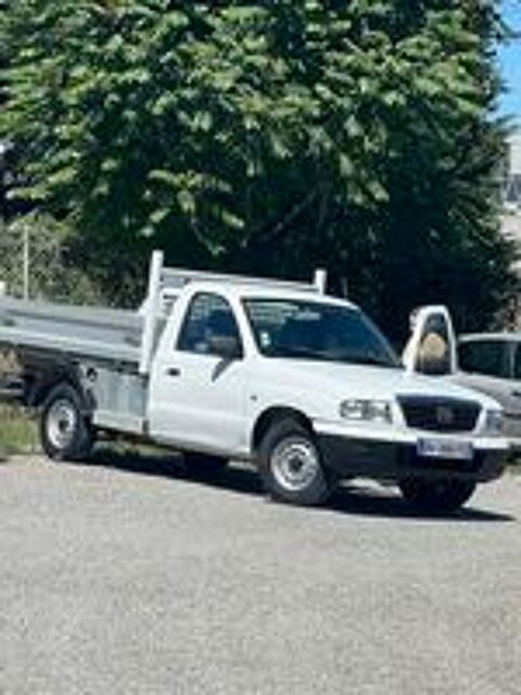B 2500 B2500 BEN D DX 2005 occasion 13320 Bouc-Bel-Air