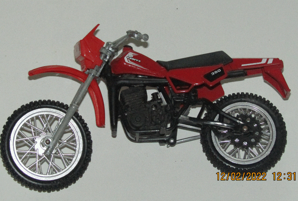Moto Cagiva 350 minature au 1/12&egrave;me en excellent &eacute;tat Jeux / jouets