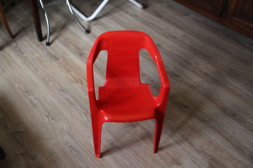 Lit b&eacute;b&eacute; et enfant jusques a 7 ou 8 ans+ petite chaise Mobilier enfants