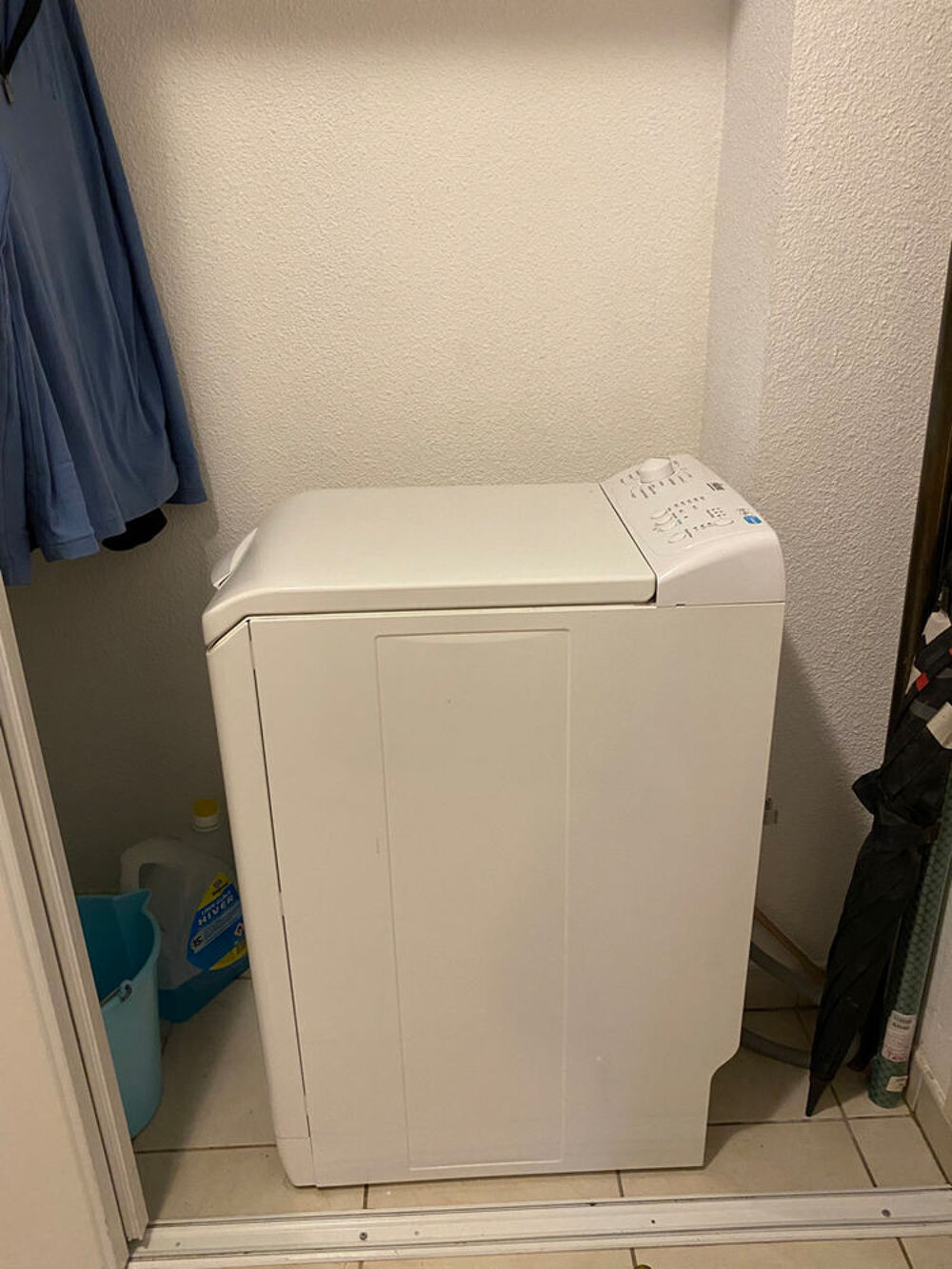 contenu d'un appartement ( Fauteuil,chaises, frigo...) Meubles