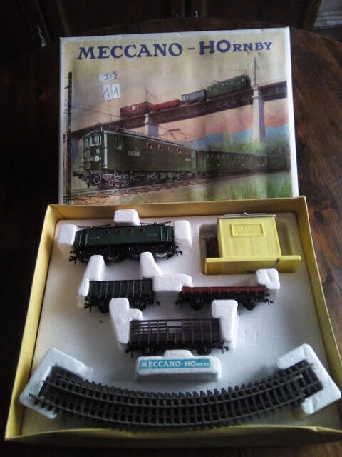 Coffret train Hornby HO Île de France 80 Chantereine (77)