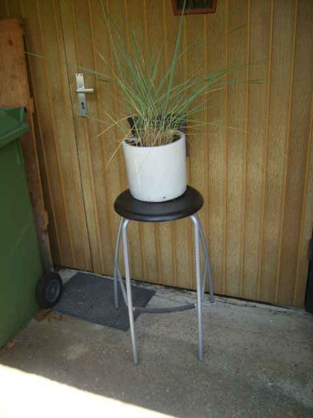 Tabouret de bar en m&eacute;tal et plastique Meubles