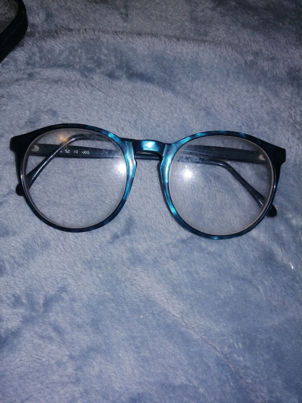 Lunettes de vue, annees 80, ado, en ecailles, vertes. Maroquinerie
