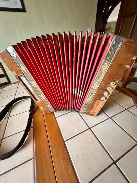 SUPERBE ACCORD�ON DIATONIQUE VINTAGE 
800 Dijon (21)