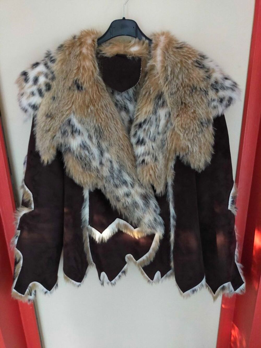 Veste en daim marron et fausse fourrure Vêtements