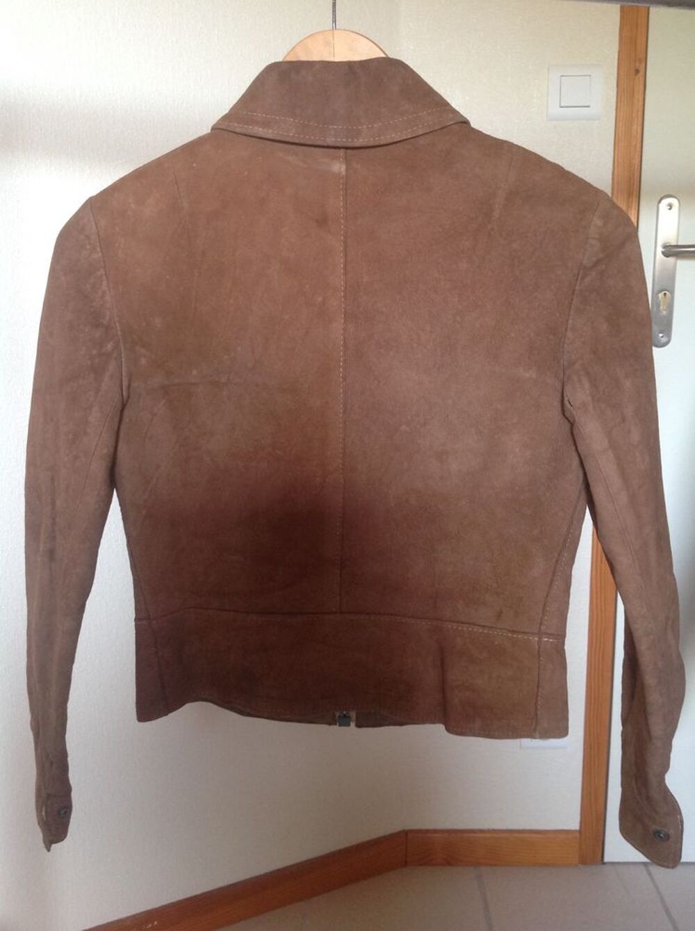 BLOUSON en DAIM Envoi Possible
Vêtements