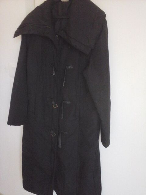 Parka femme de couleur noire. 15 Menton (06)