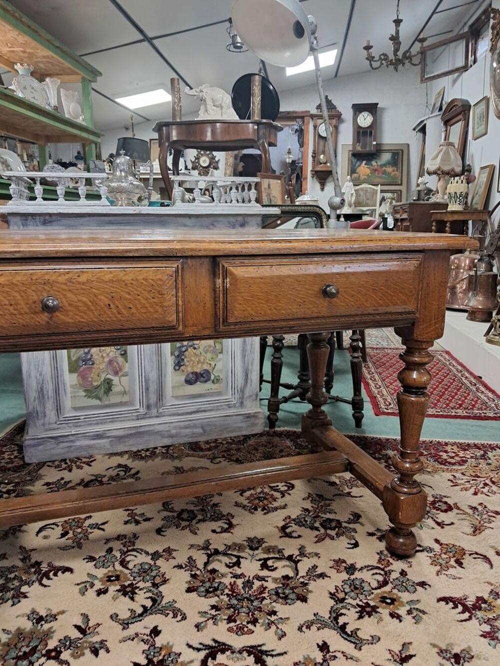 Bureau ancien en ch&ecirc;ne clair milieu XX&egrave;me Meubles