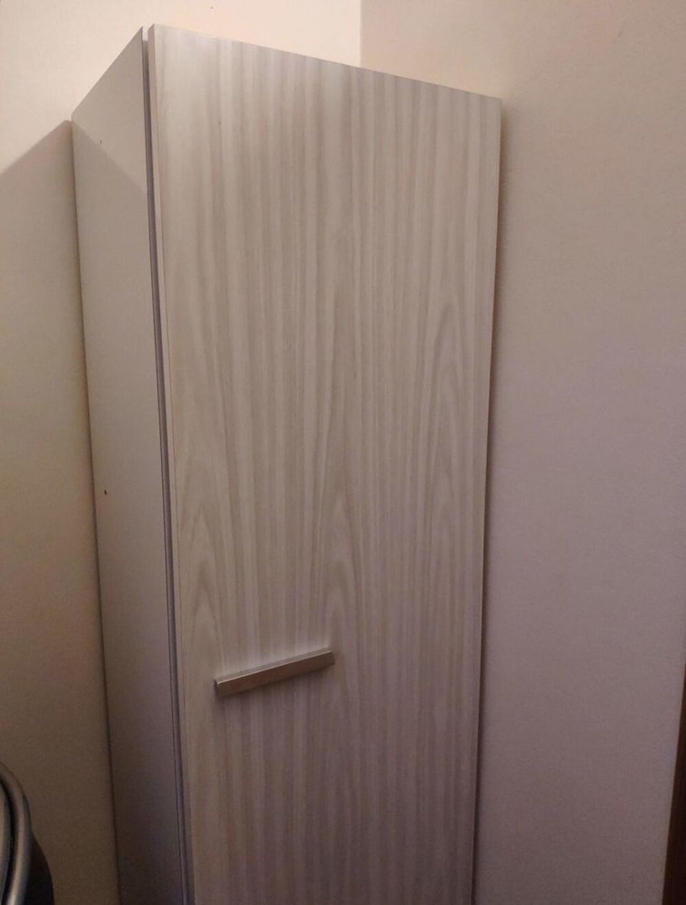 Meuble haut &agrave; balai formica blanc parfait &eacute;tat Meubles