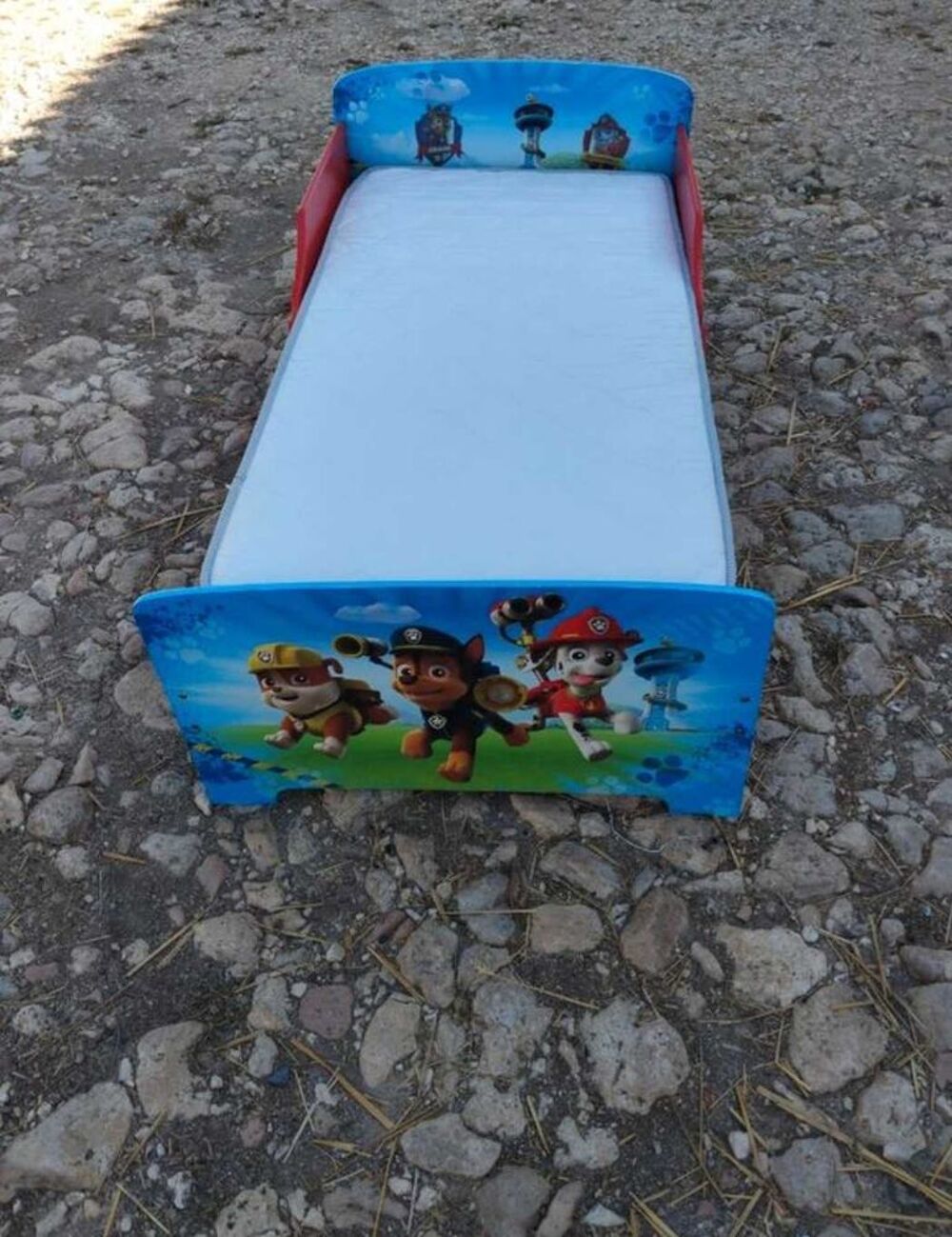 un lit d'enfant de Pat patrouille une latte un petit peu cass&eacute; &ccedil;a peut se changer ou se r&eacute;parer Mobilier enfants