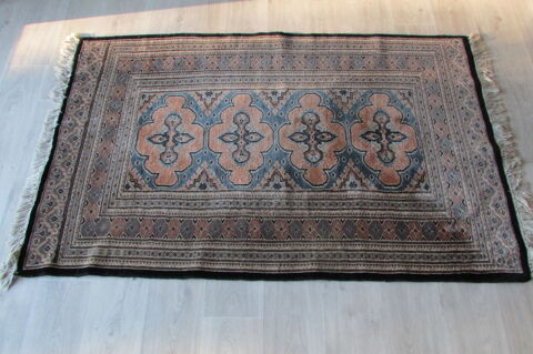 Petit tapis oriental, 153 x 98 cm , frang� 160 Colombes (92)
