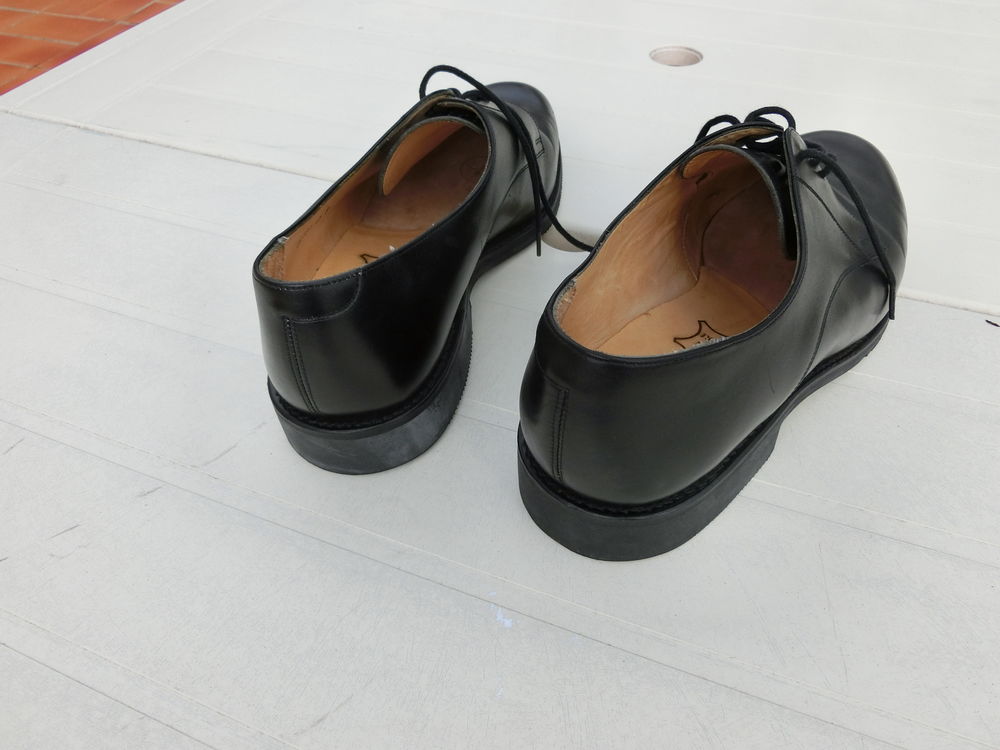 CHAUSSURES NOIRES NEUVES 