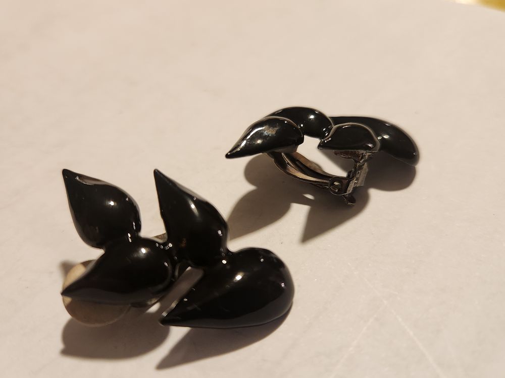 BO Boucles d'Oreilles Clip &eacute;pi NN Noire ANTIGONA Bijoux et montres
