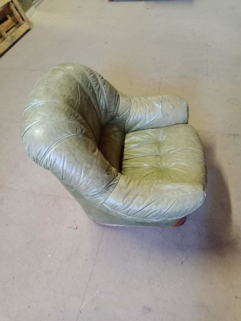 Fauteuil cuir &agrave; restaurer Meubles