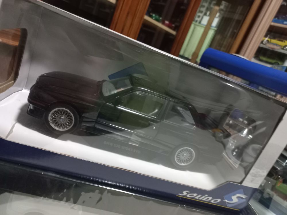 Voiture de Collection miniature &eacute;chelle 1/18&egrave;me bmw m3 e30 
