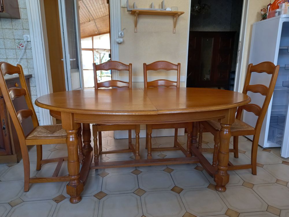Salle &agrave; manger Vintage en bois massif de ch&ecirc;ne. Meubles