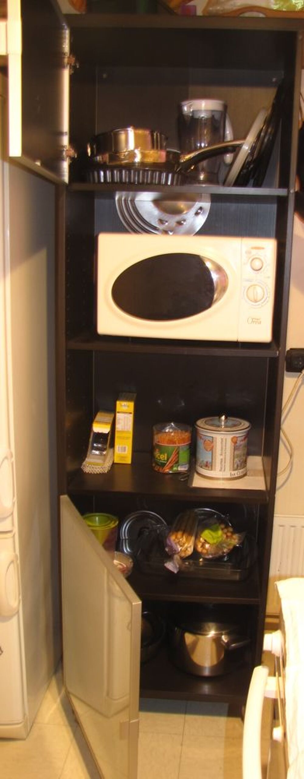 MEUBLE de rangement ? 40 €
En parfait &eacute;tat
Compositions : P Meubles