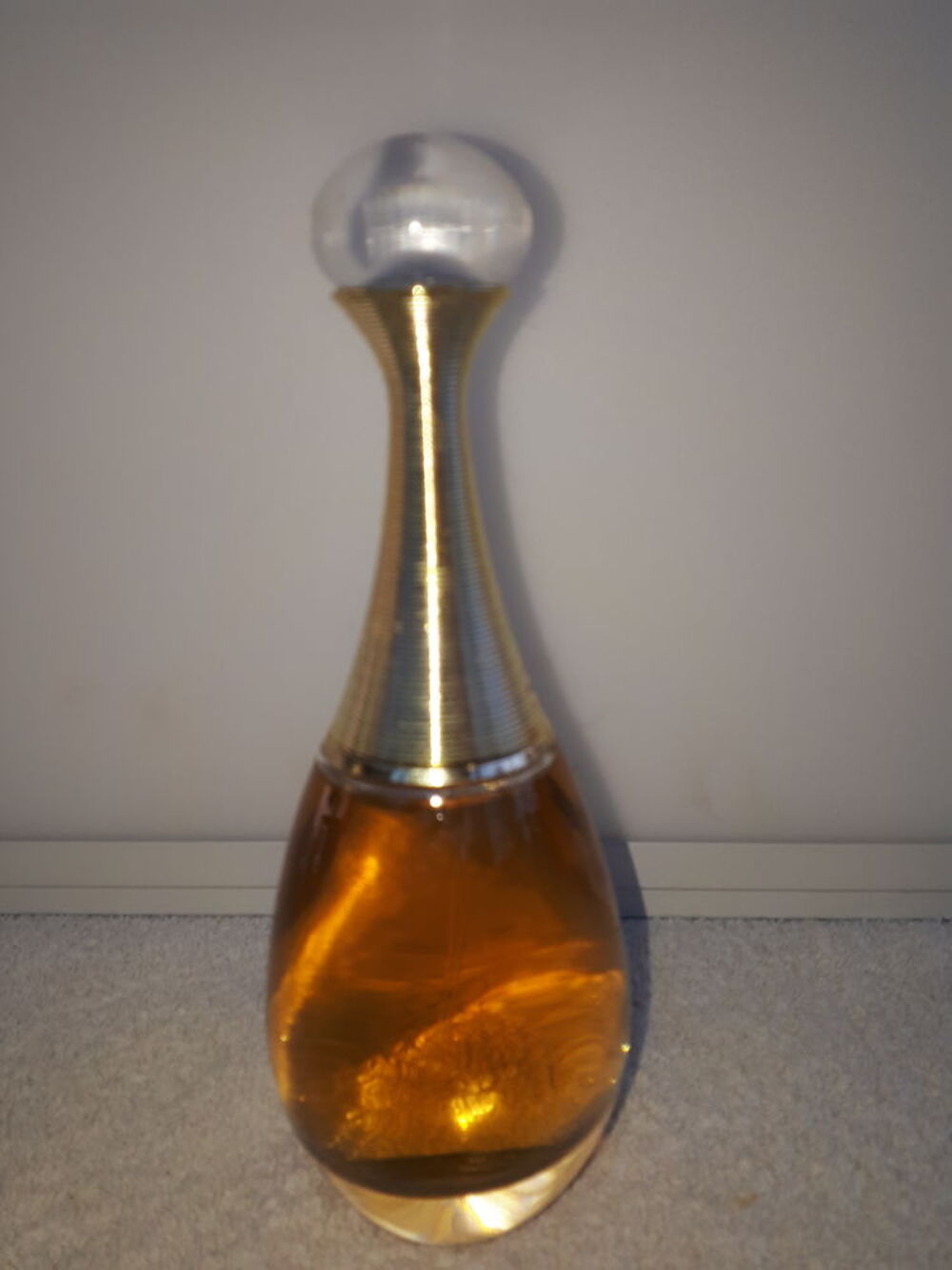 Flacon 100 ml eau de parfum DIOR dans son coffret neuf 