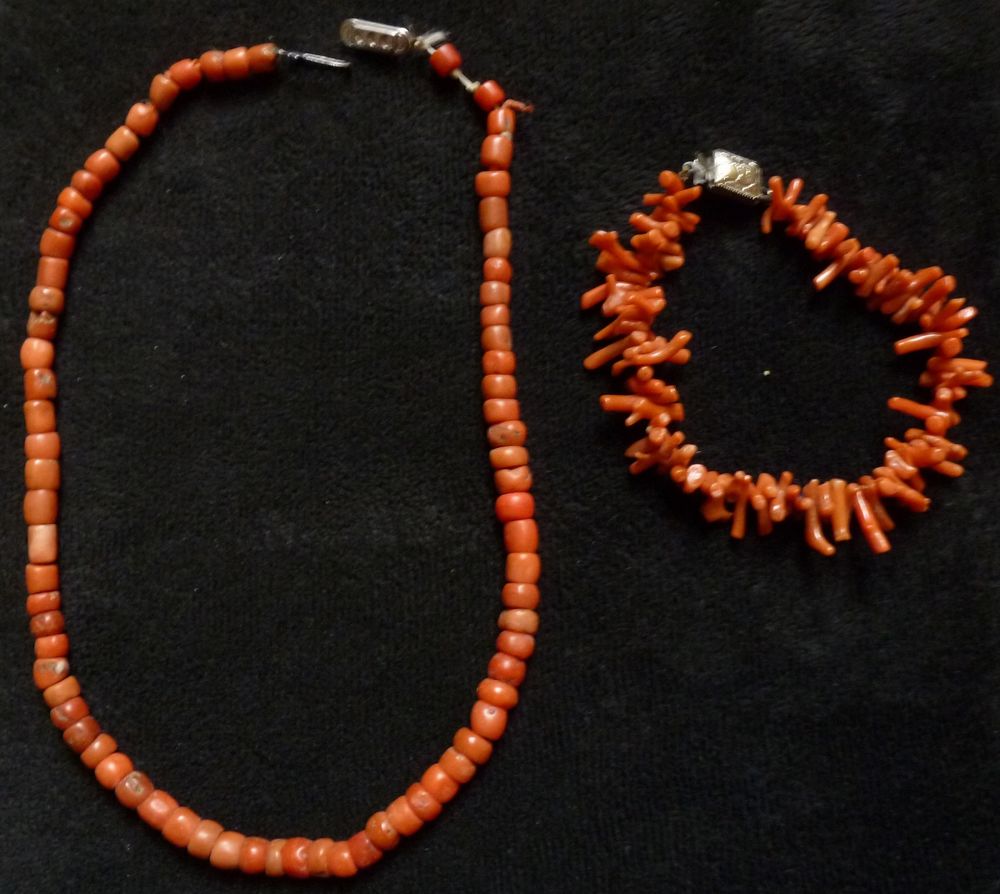 anciens collier + bracelet en corail Bijoux et montres