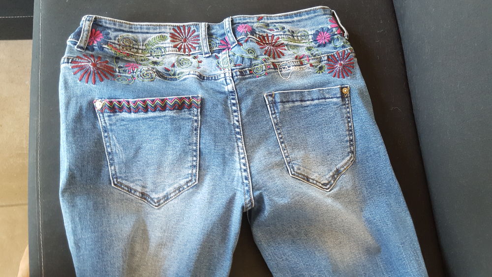 jean DESIGUAL brod&eacute; Vêtements