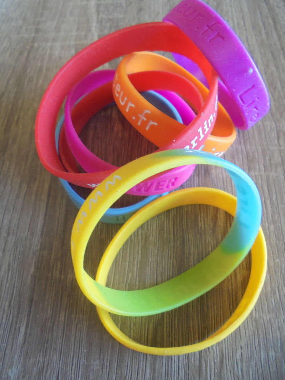 Bracelets caoutchouc (28b) Bijoux et montres