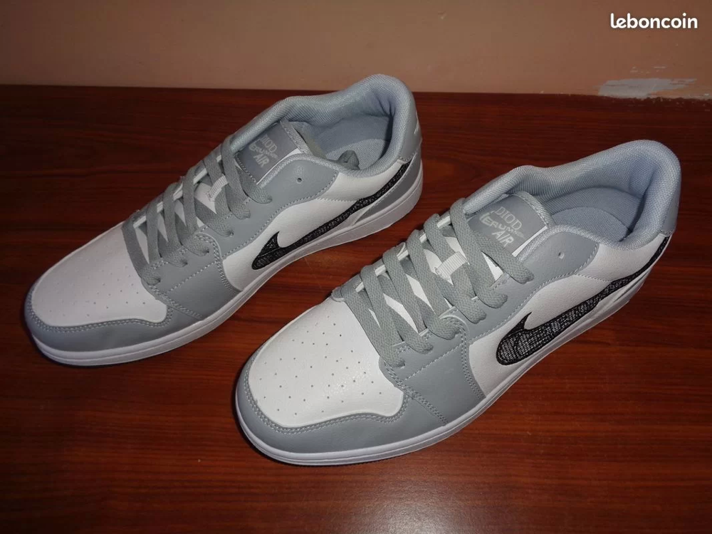 Basket blanche T 43 Chaussures
