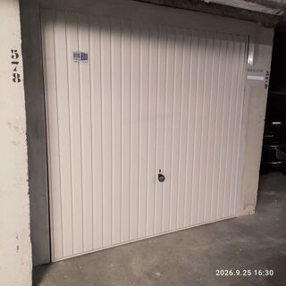  Parking / Garage à louer 12 m²