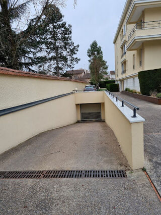  Parking / Garage à louer 15 m²