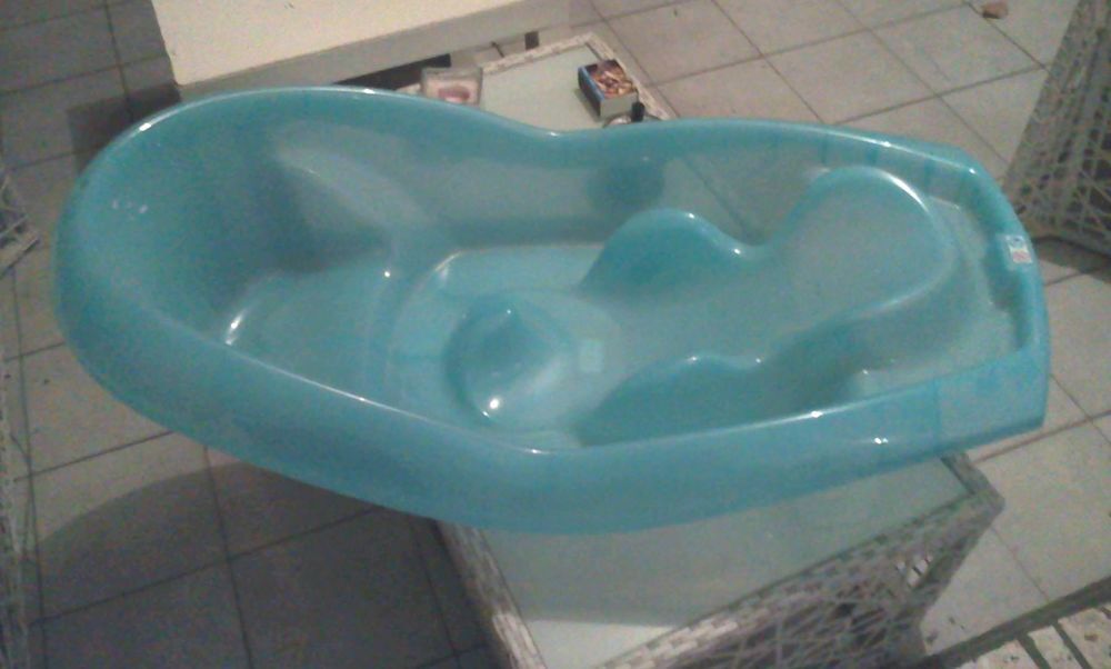 Baignoire ergonomique plastique bleue Puériculture