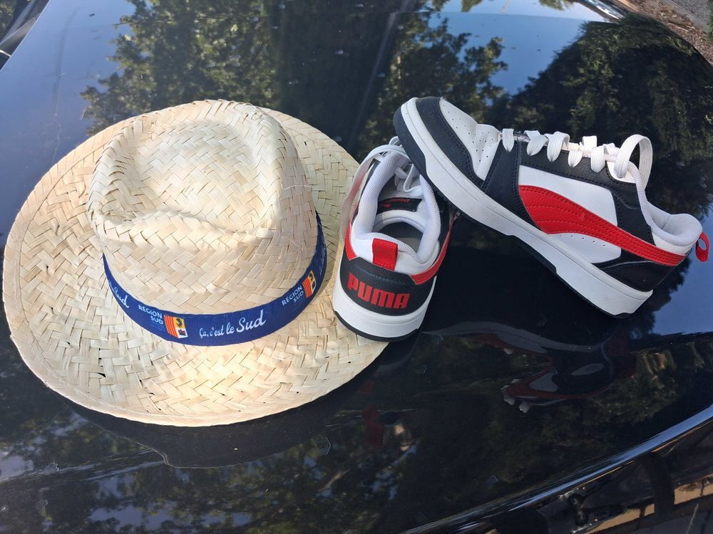 Puma blanches/noires/rouges €" Taille 36 €" Excellent &eacute;tat Sports