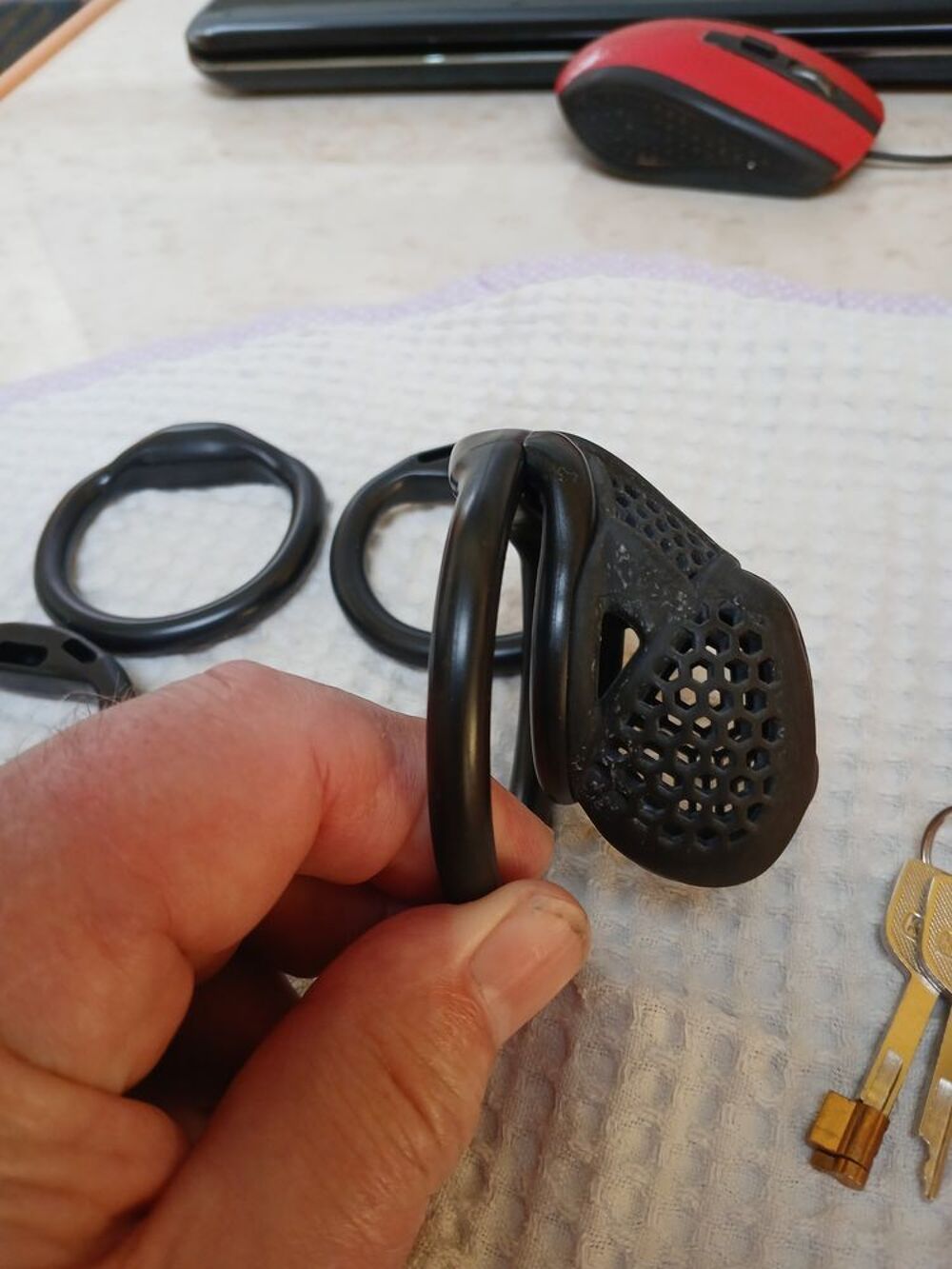cage de chastet&eacute; en r&eacute;sine de couleur noire 