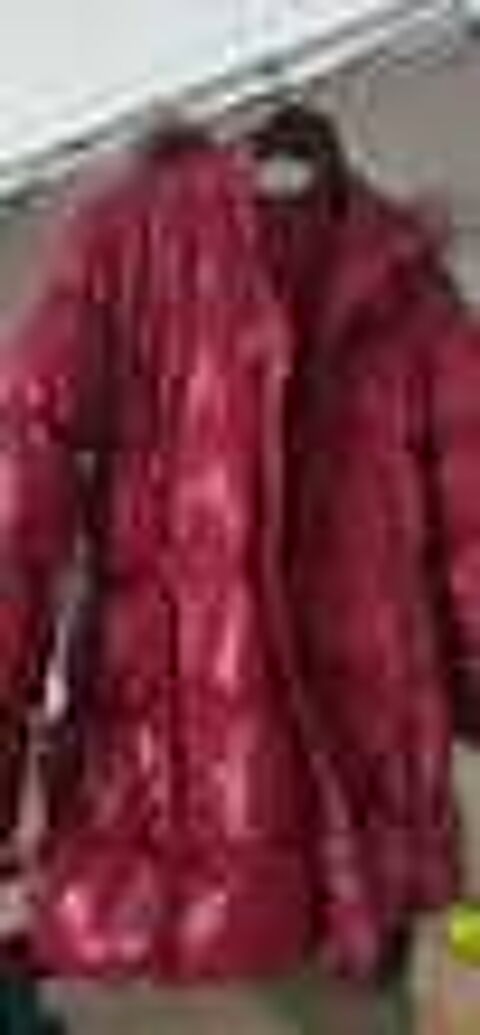 Doudoune &agrave; capuche chaude couleur rouge bordeaux Vêtements