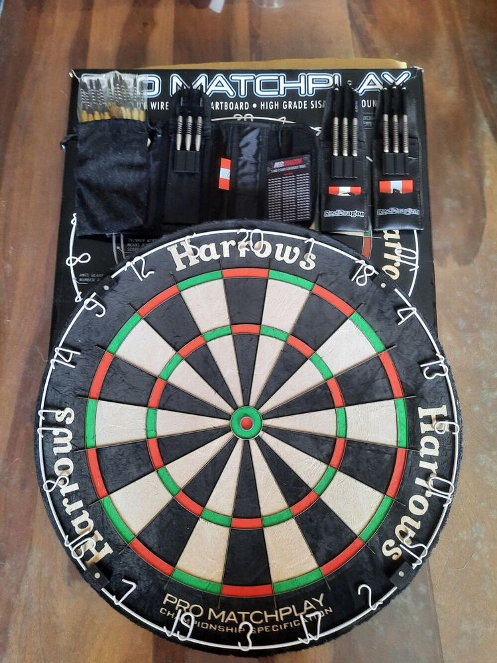 Cible de Fl&eacute;chettes Harrows avec Accessoires jamais servi Jeux / jouets