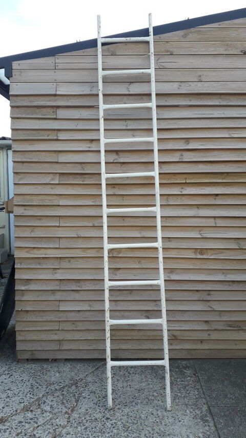 Ancienne �chelle � barreaux en m�tal. 12 Flers-en-Escrebieux (59)